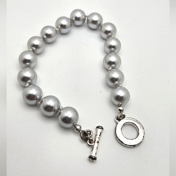 ๐ข3/$19๐ข CAROLEE Vintage Gray Silver Knotted Pearl Toggle Bracelet - Picture 1 of 4